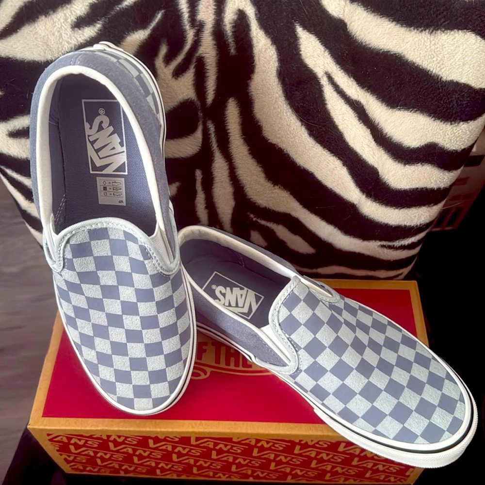 Vans - Picture 2 of 2